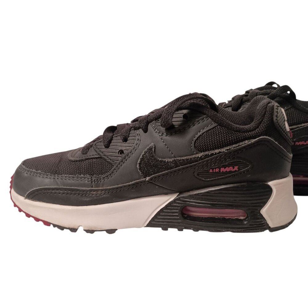 Nike Youth Air Max Black with Red Trim Size 2Youth